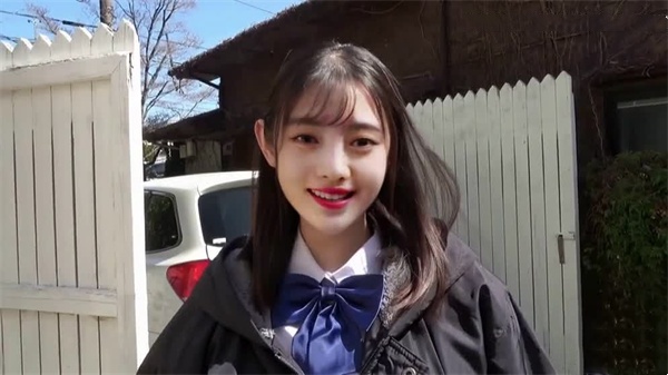 AI女友鞠婧祎一日体验 极致诱惑让你欲罢不能